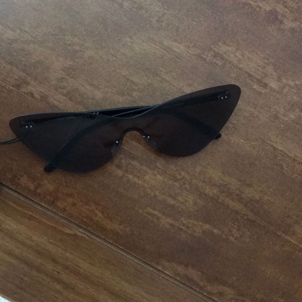 Cat eye glasses